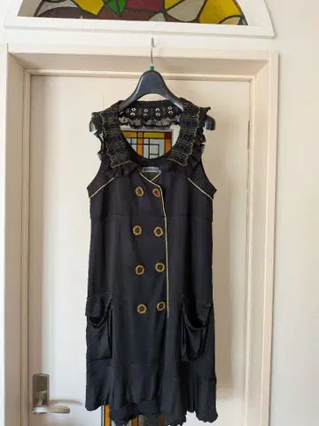 TSUMORI CHISATO 슬리브리스 블랙 속임수 그림 실크