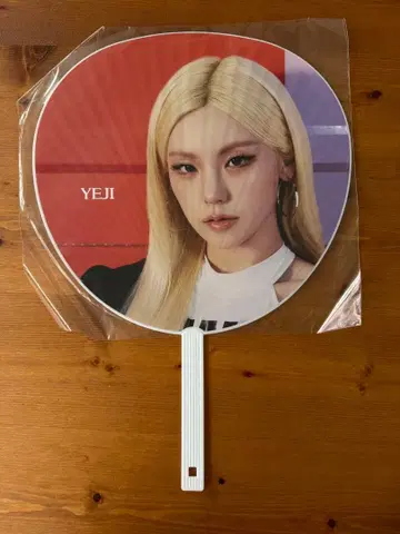 [ 무료배송 ] ITZY TUNNEL VISION 부채 ( YEJI )