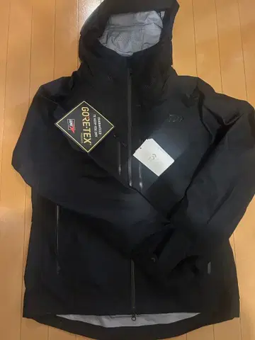 DAIWA GORE-TEX 마운틴 후드티 블랙