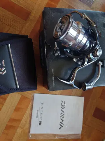 컨디션 최상 Daiwa 18 EXIST FC LT2500S-C 스피닝 릴