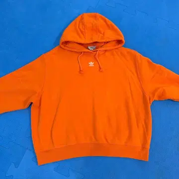 adidas 트레포일 로고 후드티 한정판 모델