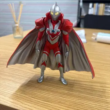 울트라맨 피규어 본체