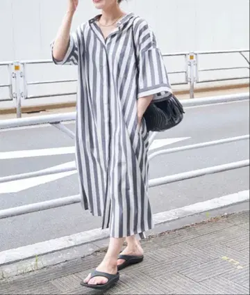 SIMPLICTE 밴드 카라 스트라이프 셔츠 원피스 심플리시떼