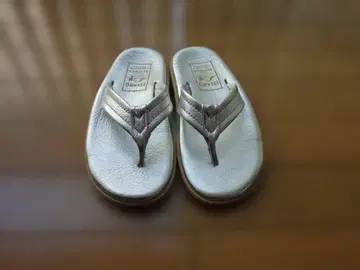 ISLAND SLIPPER 비치샌들 실버 계열
