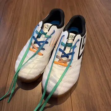 UMBRO 풋살화 화이트 그라데이션 슈레이스
