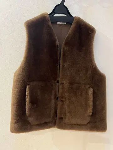 AURALEE STRAIGHT MERINO MOUTON FUR VEST