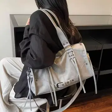 레이스업 디자인 숄더백