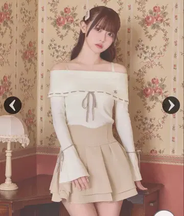 미셸 마카롱 오프숄더 리본 플레어 니트탑