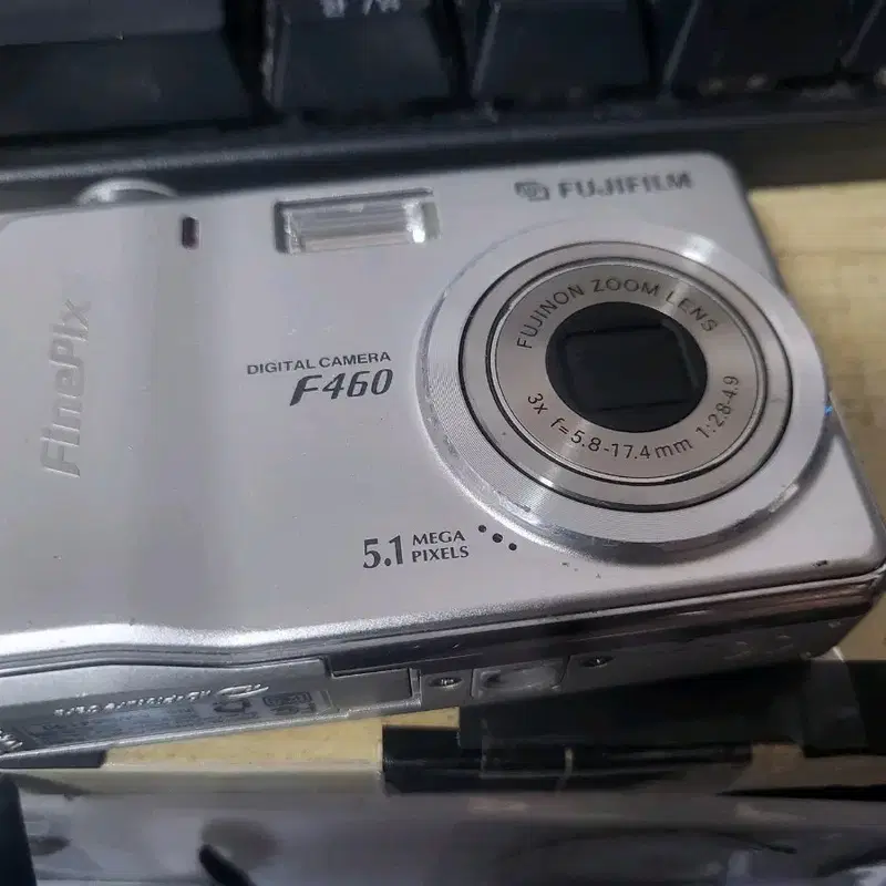후지필름 파인픽스 F460 디지털 카메라