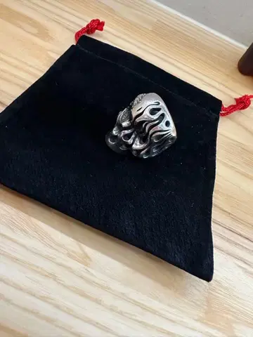 gucho 한정판 반지