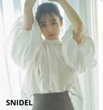 SNIDEL 볼륨 퍼프 슬리브 시어 블라우스 화이트