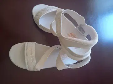 SKECHERS Swift Fit 샌들 화이트