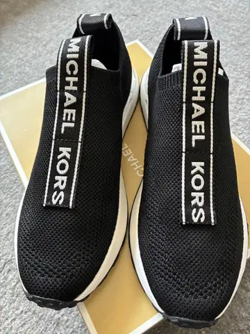 [ MICHAEL KORS ] 슬립온 스니커즈 블랙 23cm