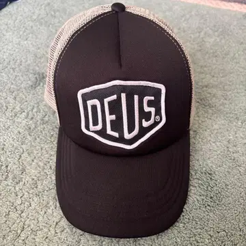 DEUS 메쉬 캡