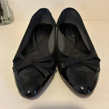 DIANA WELL FIT 리본 플랫슈즈 블랙