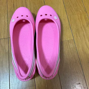 Crocs 플랫 샌들 핑크