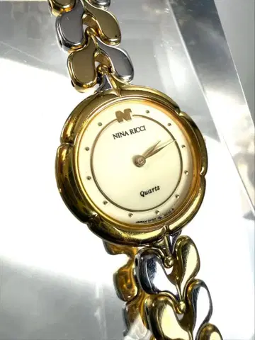 S137 NINA RICCI 2P20-0500 손목시계 쿼츠