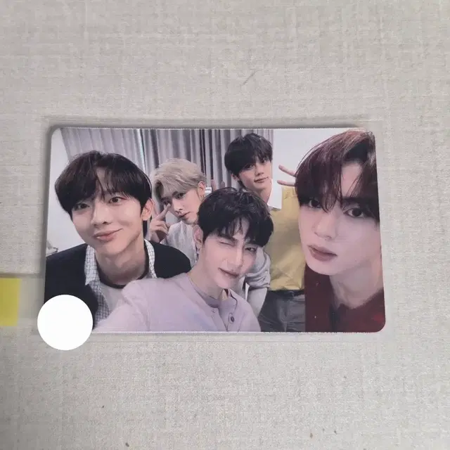 앤더블 AND2BLE 팝업 한유진 이어폰 +포카 | Buy from Bunjang via