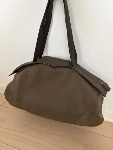 B.stuff 토트백 카키 지퍼 포함
