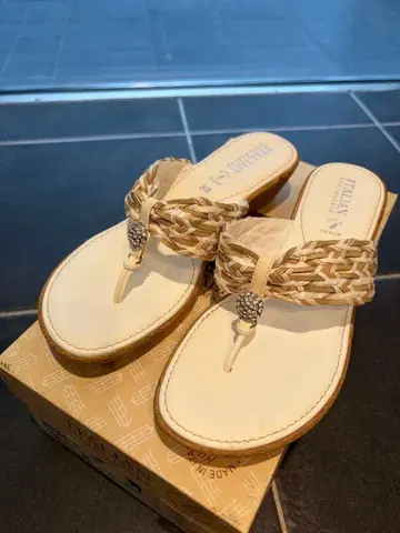 Italian Shoemakers 쪼리 38(24~24.5cm)