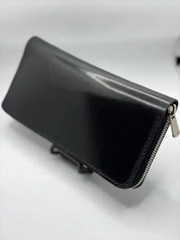 블랙 코도반의 심플 라운드 지퍼