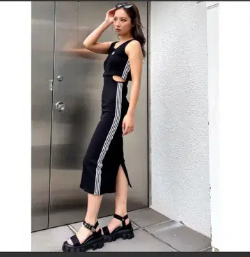 GD 허리 OPEN SIDE 라인 슬리브리스 골지 롱 원피스 블랙