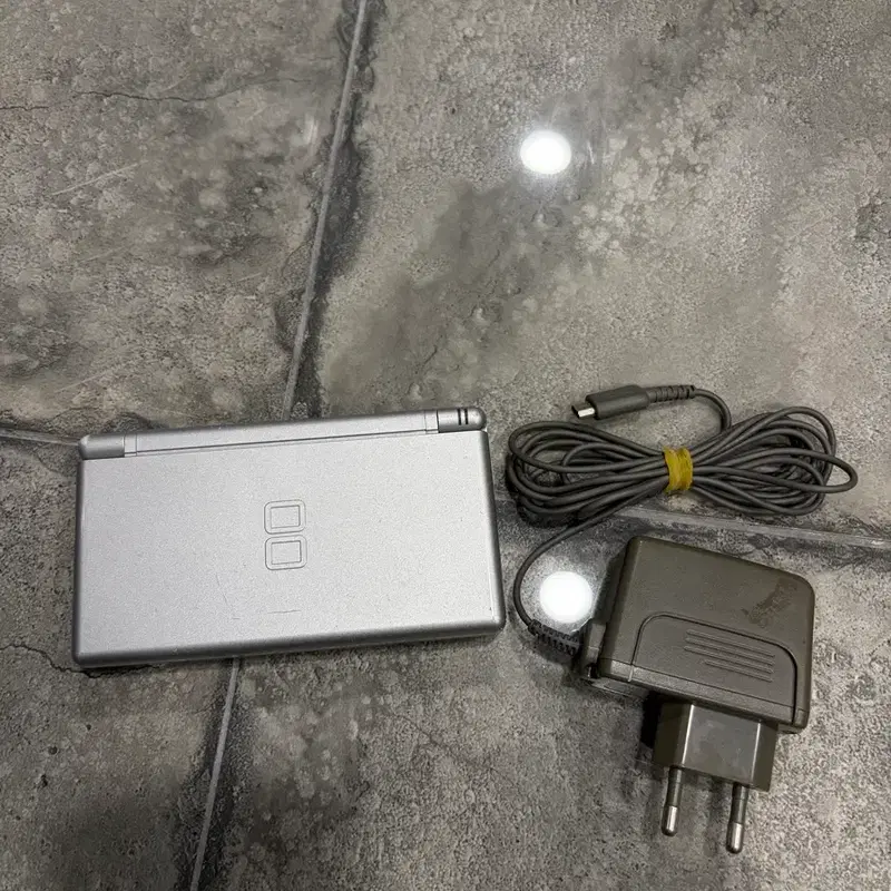 닌텐도 DS lite 실버 + 정품 충전기