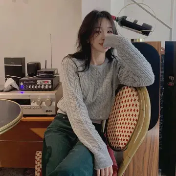 SLOWAND 세미 크롭 케이블 니트 그레이