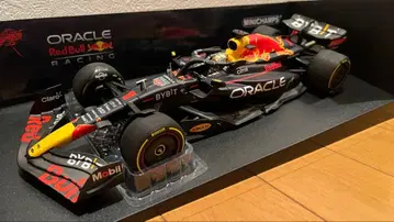 미니챔프스 페르스타펜 아부다비 2022 MINICHAMPS 1/18