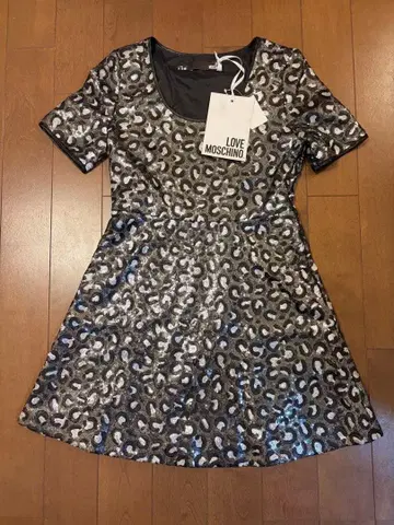 새상품 LOVE MOSCHINO 모스키노 스팽글 반팔 원피스