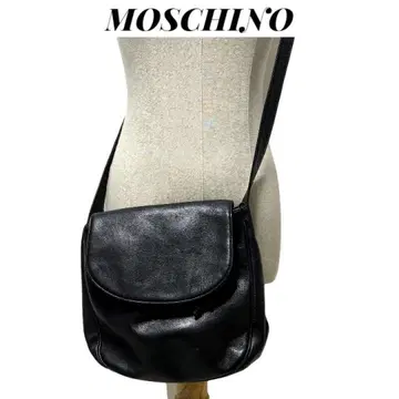 MOSCHINO 하트 참 플랩 숄더백 Black