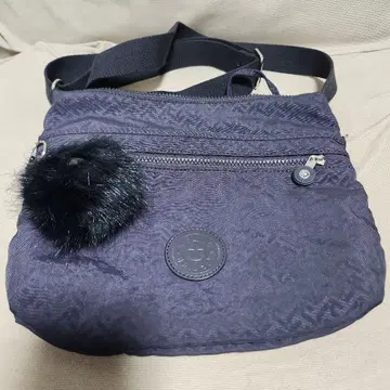 Kipling 숄더백 퍼 참 포함 한정판 가격 인하