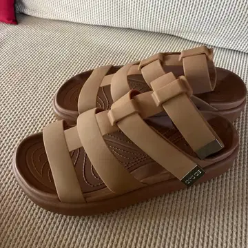 Crocs 스포츠 샌들 브라운