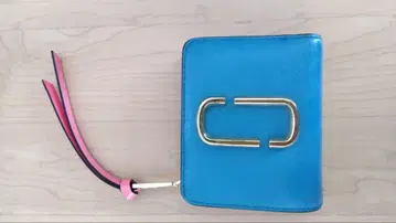 MARC JACOBS 이단 접이식 지갑 블루 핑크