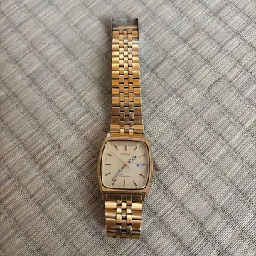 SEIKO Chronos 골드 컬러 손목시계