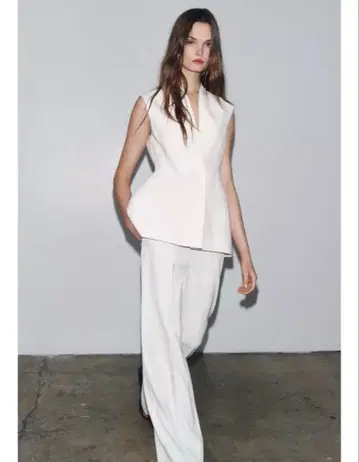 ZARA 자라 허리 쉐이프 페플럼 상의 화이트칼라 L