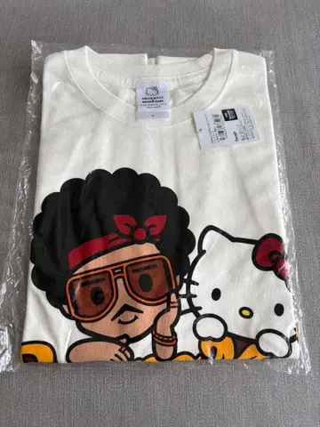 라스트 1장 새상품 블루노 마즈 2024 Hello Kitty 티셔츠 S