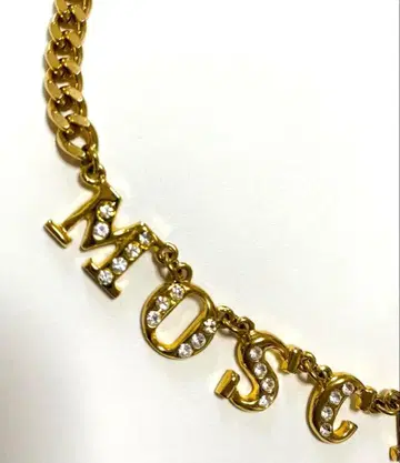 새상품 MOSCHINO 로고 목걸이 골드 컬러 큐빅