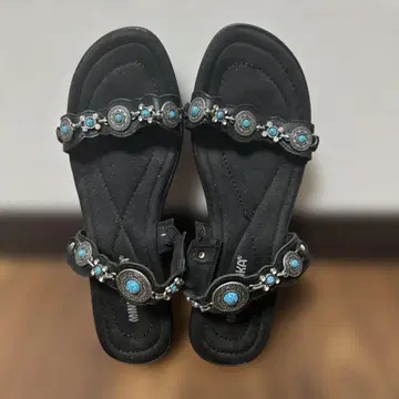 미네통카 샌들