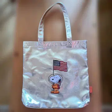 Snoopy 우주비행사 메탈릭 토트백