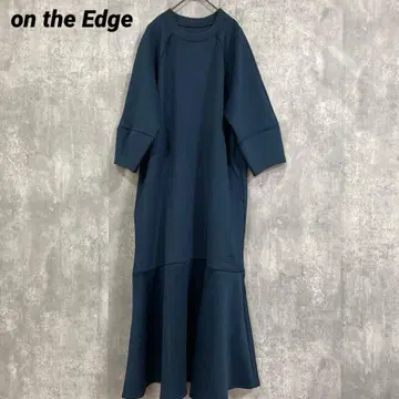 on the Edge 온더엣지 머메이드 원피스 종이상자 소재 LL