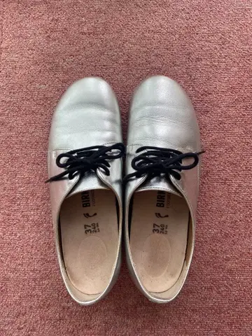 버켄스탁 여성 신발 37입니다