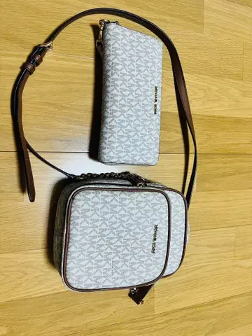 MICHAEL KORS 숄더백, 장지갑 세트입니다!!