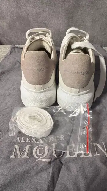 Alexander McQueen 오버 사이즈 스니커즈