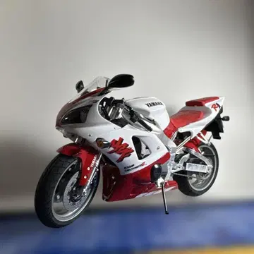 타미야 1/12 스케일 야마하 YZF-R1 완성품 프라모델
