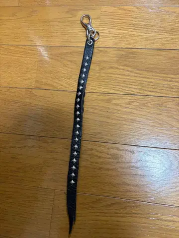 STUDS & KNITTING LEATHER LONG KEY RING