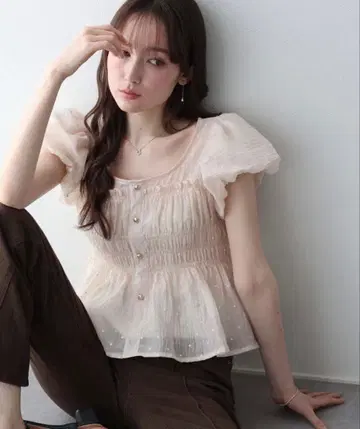 도트 무늬 퍼프 슬리브 블라우스 반팔
