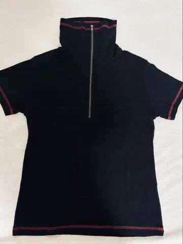 [ PEACE NOW ] 하프 지퍼 하이넥 티셔츠