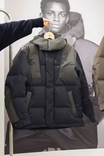 UNIQLO +J 하이브리드 다운 후드티 바이컬러