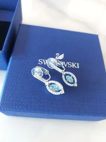 새상품 SWAROVSKI Sparkling 댄스 귀찌 스와로브스키